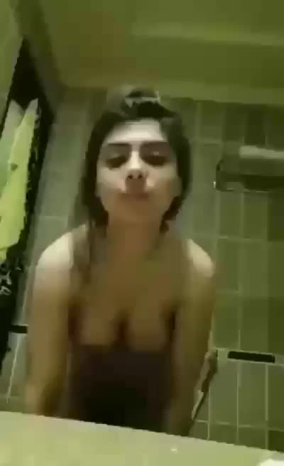 Pakistani Actress Rida Isfahani Nude Leaked Video. She Also Has LLB Degree.  Video on Porn imgur