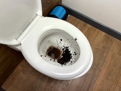 I Work In A Shared Office, This Is How Someone Dumps Their Coffee Grounds.