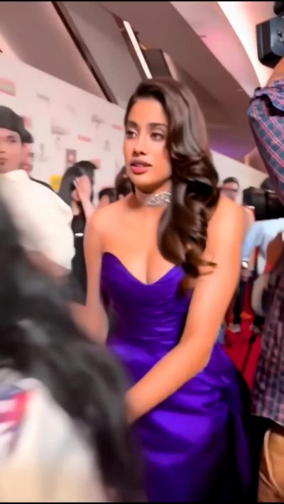 Janhvi Kapoor’s Boobs Looked Absolutely Gorgeous In This Dress.