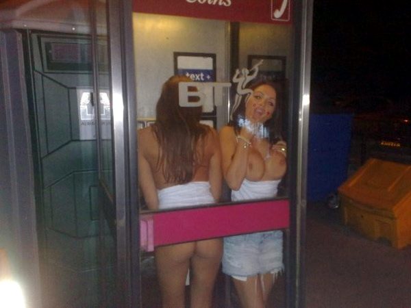 a-different-kind-of-phone-booth_001