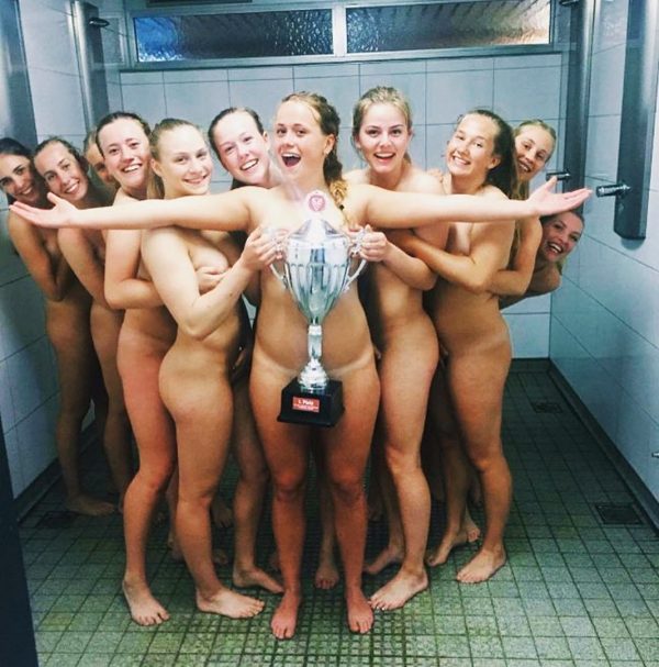 danish-handball-team-celebrating-naked-in-the-shower_001