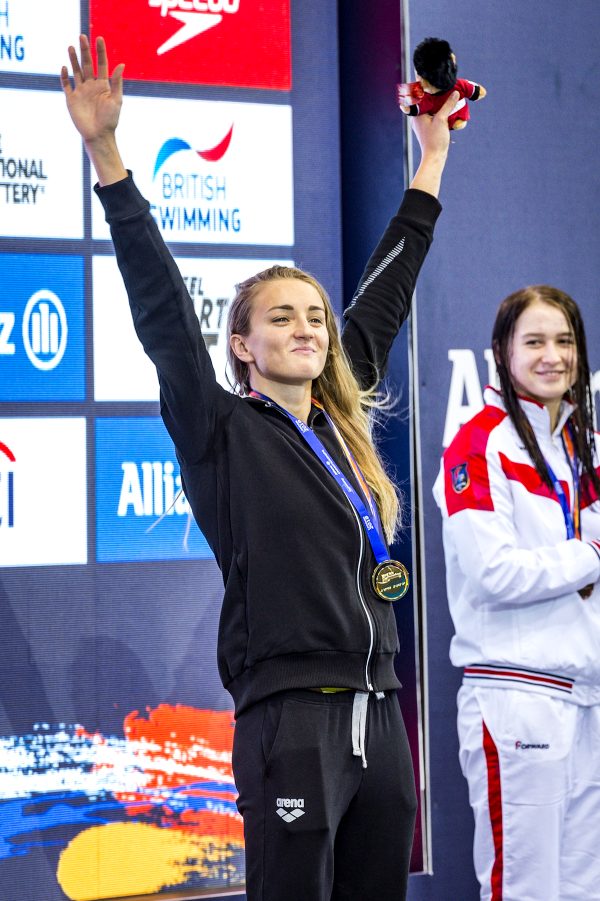 elena-krawzow-blind-german-paralympic-swimmer_001