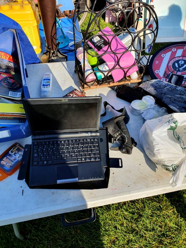 just-browsing-at-the-car-boot-this-morning-whats-that-next-to-the-laptop-f09f9180_001