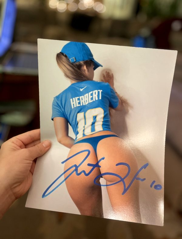 justin-herbert-signed-a-photo-of-my-butt-f09f9882_001