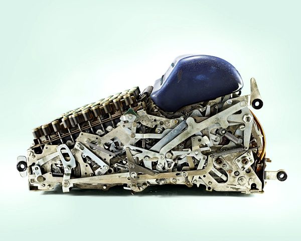 naked-pic-of-a-mechanical-calculator_001