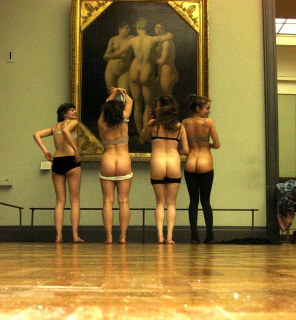 stripping-at-the-museum_001