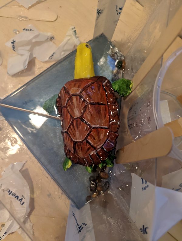 upcycling-a-pickle-dildo-into-an-epoxy-resin-turtle-lamp_015
